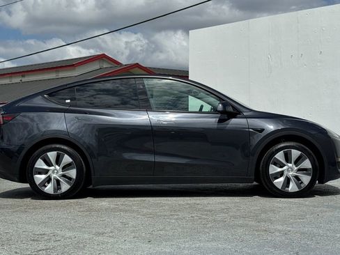 Used 2024 Tesla Model Y Long Range AWD/4WD image 2