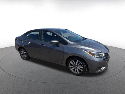 Used 2025 Nissan Versa SV FWD image 2