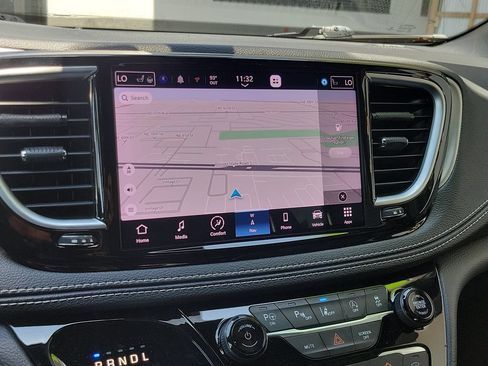 Used 2022 Chrysler Pacifica Limited w/ S Appearance Package FWD image 28