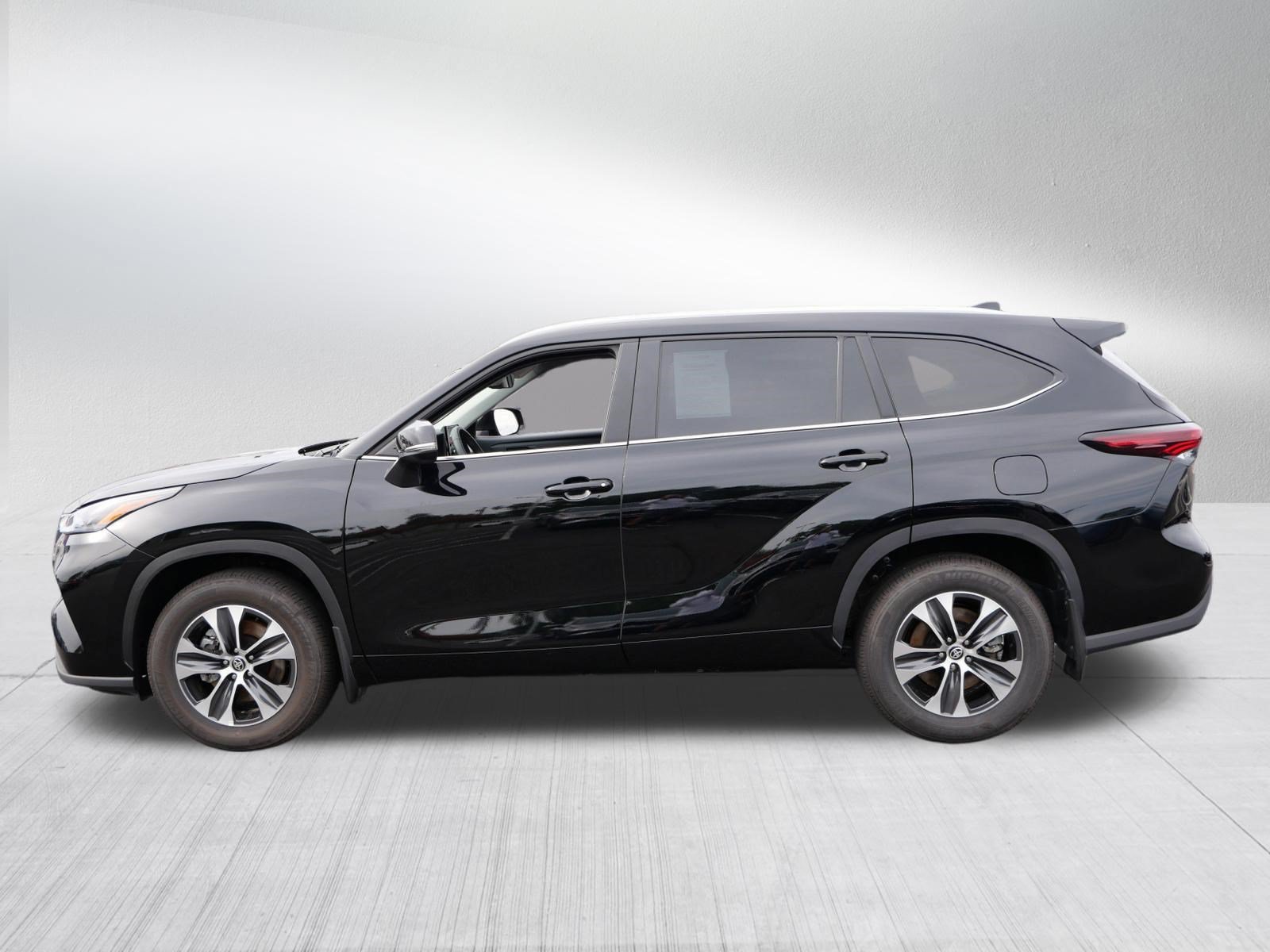Certified 2026 Toyota Highlander XLE AWD/4WD image 4