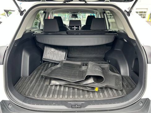 Used 2021 Toyota RAV4 LE AWD/4WD image 22