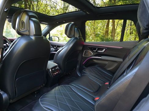 Used 2023 Mercedes-Benz EQS 580 4MATIC SUV image 15