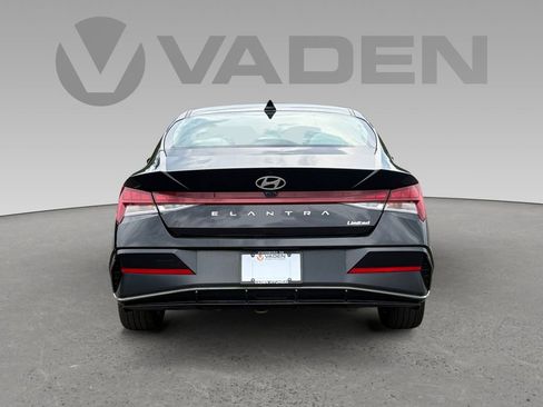 Used 2025 Hyundai Elantra Limited FWD image 23