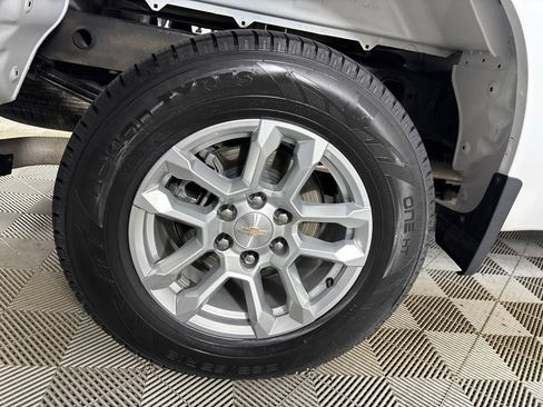 Used 2023 Chevrolet Silverado 1500 LT AWD/4WD image 32
