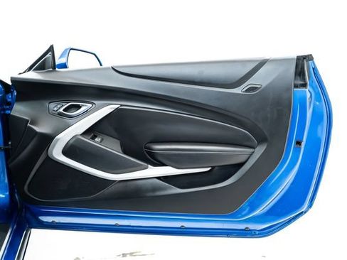 Used 2017 Chevrolet Camaro LT RWD image 19
