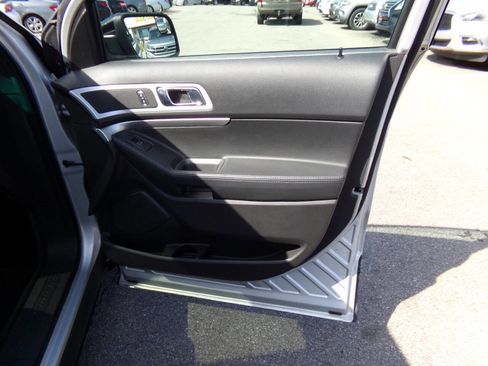 Used 2013 Ford Explorer XLT image 29