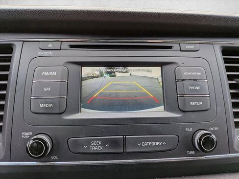 Used 2017 Kia Sedona LX w/ LX Essentials Premium Package image 11