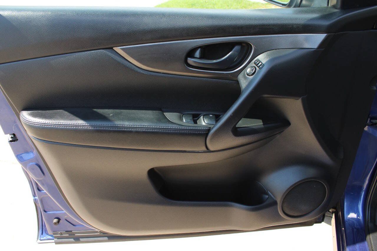 Used 2019 Nissan Rogue Sport S FWD image 11
