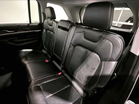 Used 2023 Jeep Grand Cherokee Limited w/ Luxury Tech Group II image 23