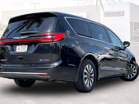 Used 2023 Chrysler Pacifica Touring-L FWD image 35