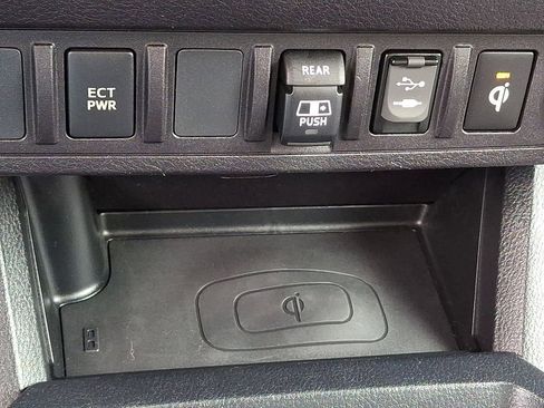 Used 2019 Toyota Tacoma TRD Off-Road image 24