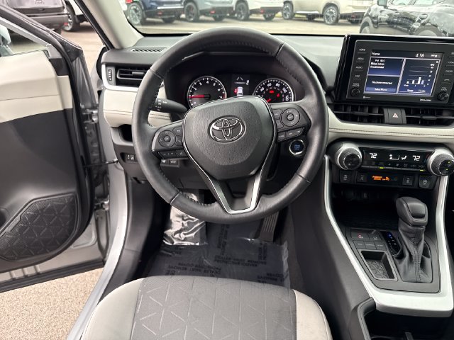 Used 2022 Toyota RAV4 XLE w/ Convenience Package FWD image 16