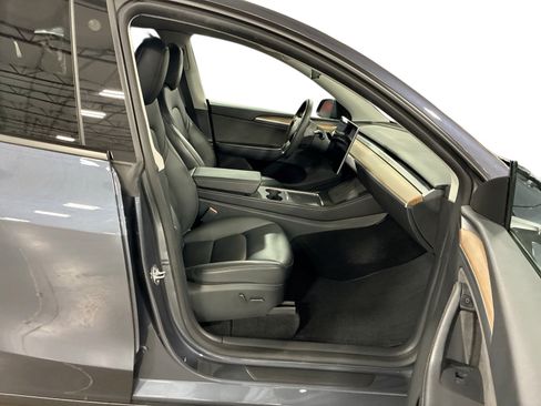 Certified 2023 Tesla Model Y Long Range AWD/4WD image 13