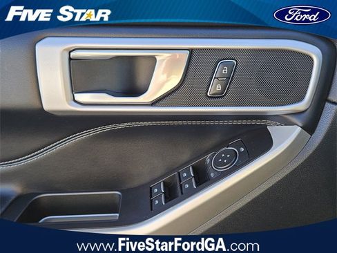 Used 2021 Ford Explorer XLT image 28