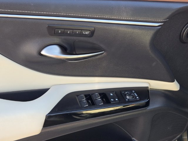 Used 2023 Lexus ES 350 w/ Premium Package FWD image 16