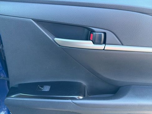 Used 2025 Toyota Camry SE image 28