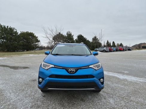 Used 2018 Toyota RAV4 XLE image 2