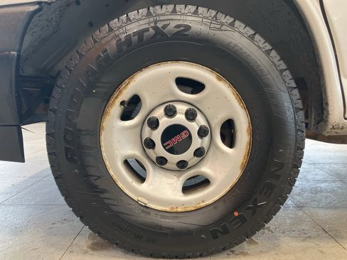 Used 2021 GMC Savana 2500 w/ Driver Convenience Package image 9