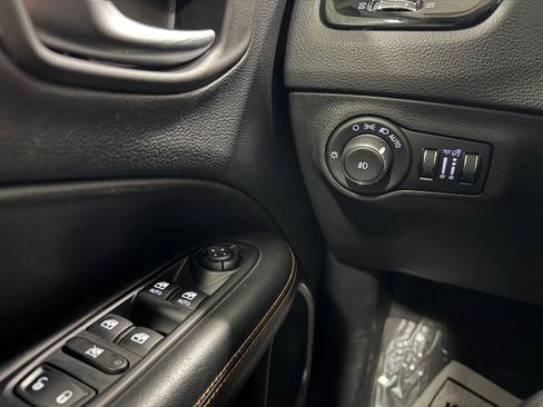 Used 2018 Jeep Compass Limited w/ Navigation Group image 6