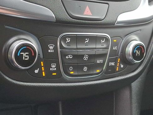 Used 2021 Chevrolet Equinox LT image 14