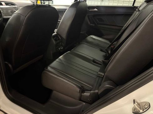 Certified 2022 Volkswagen Tiguan SE image 23