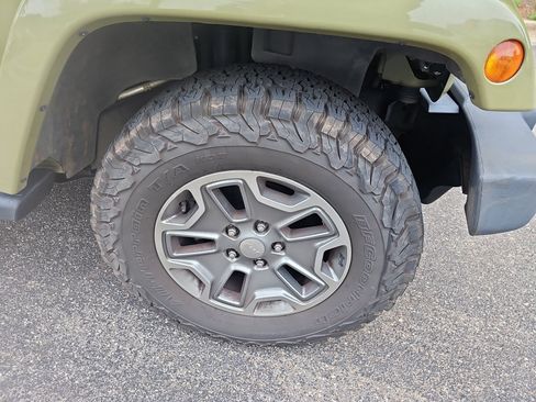 Used 2013 Jeep Wrangler Unlimited Sahara w/ Connectivity Group AWD/4WD image 29