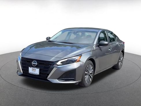 Used 2025 Nissan Altima 2.5 SV FWD image 7