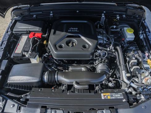 Used 2020 Jeep Wrangler Unlimited Sahara image 21