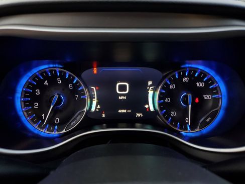 Used 2024 Chrysler Pacifica Touring-L FWD image 29