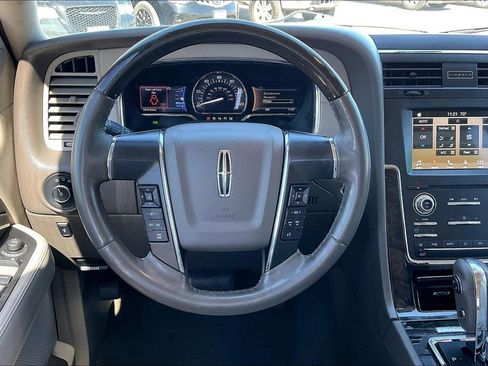 Used 2017 Lincoln Navigator Select RWD image 8