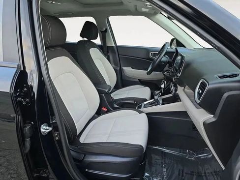 Used 2023 Hyundai Venue SEL image 15