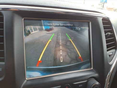 Used 2015 Jeep Grand Cherokee Overland w/ Advanced Technology Group image 26