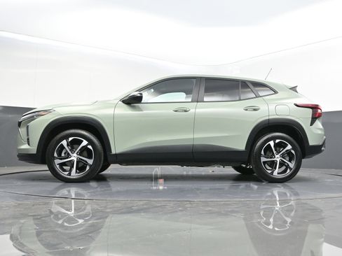 Certified 2024 Chevrolet Trax RS w/ Driver Confidence Package image 37