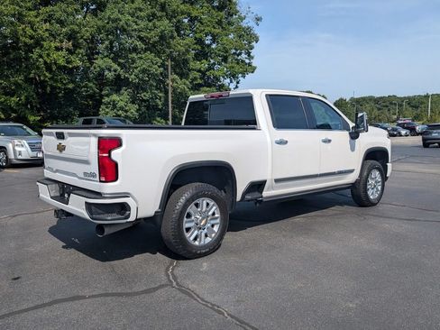 Used 2025 Chevrolet Silverado 2500 High Country w/ High Country Premium Package AWD/4WD image 4