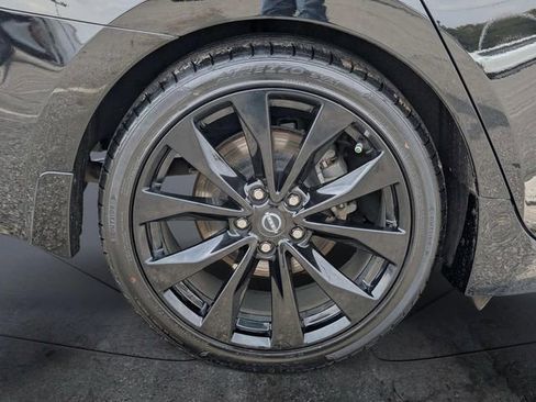 Used 2023 Nissan Maxima SR w/ Sport Mat Group image 12