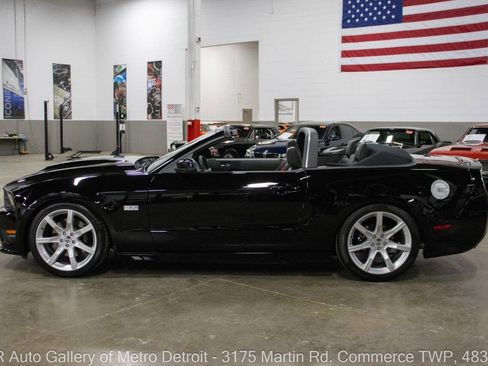 Used 2011 Ford Mustang GT Premium w/ Comfort Pkg RWD image 4