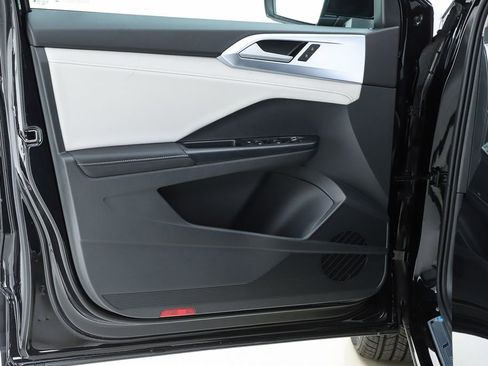 New 2026 Volkswagen Taos SE FWD image 18