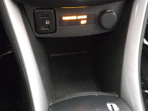 Used 2022 Chevrolet Trax LT w/ Sport Edition FWD image 28
