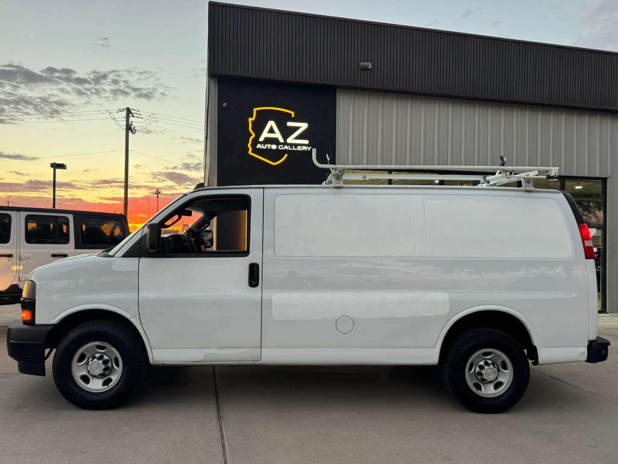 Used 2018 Chevrolet Express 2500 w/ Driver Convenience Package RWD image 8