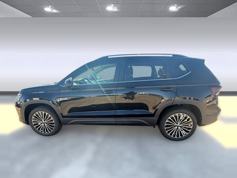 New 2026 Volkswagen Taos SE FWD image 2