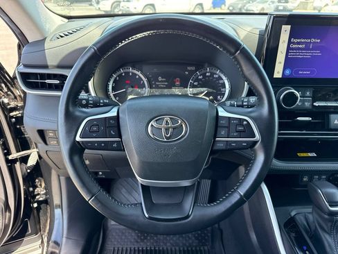 Used 2023 Toyota Highlander XLE AWD/4WD image 24