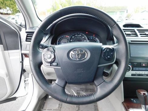 Used 2012 Toyota Camry XLE w/ Leather Pkg FWD image 8