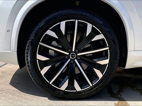 Used 2025 Volvo XC90 B5 Plus AWD/4WD image 11