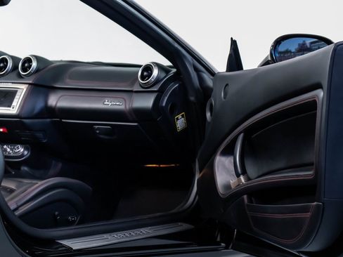 Used 2014 Ferrari California image 46