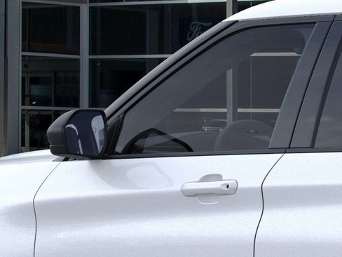 Used 2025 Ford Explorer Active w/ Active Comfort Package AWD/4WD image 2