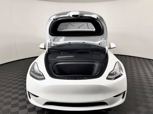 Used 2020 Tesla Model Y Long Range image 22