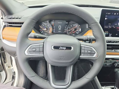 Used 2025 Jeep Compass Limited AWD/4WD image 19