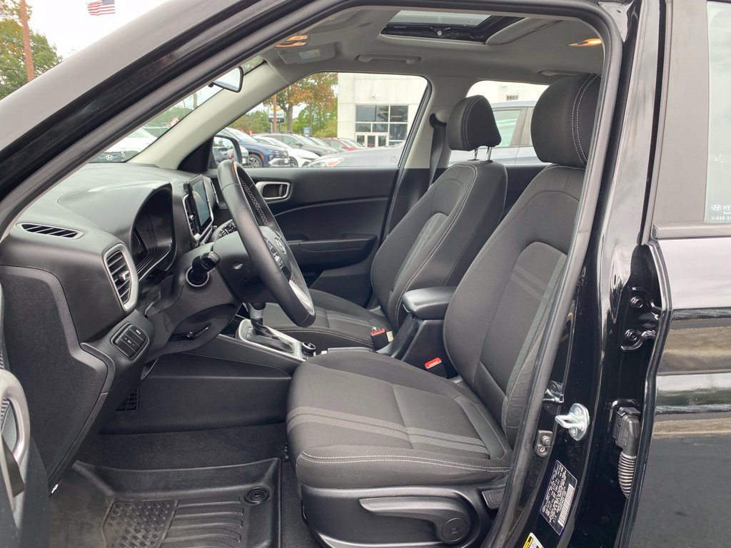 Certified 2024 Hyundai Venue SEL FWD image 13