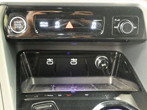 Used 2025 Audi Q5 Premium w/ Convenience Package image 31