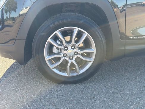 Used 2024 GMC Terrain SLT AWD/4WD image 12